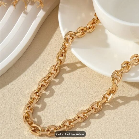 Gold Plated Luxurious Fashion Necklace - Picture 2 of 5